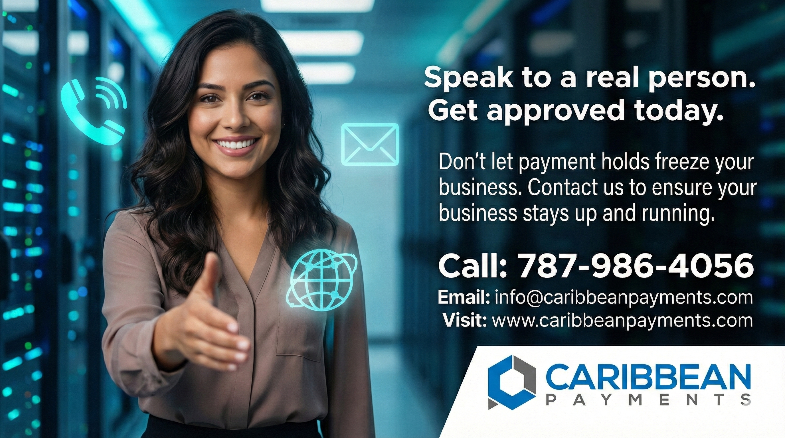 Representante de atención al cliente sonriente ofreciendo ayuda en Caribbean Payments, proveedor de soluciones de pago seguro en Puerto Rico.